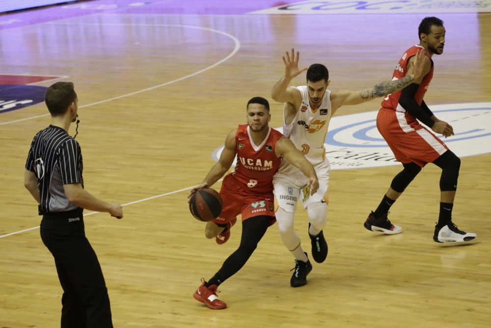 Encuentro entre el UCAM Murcia CB y el Baskonia