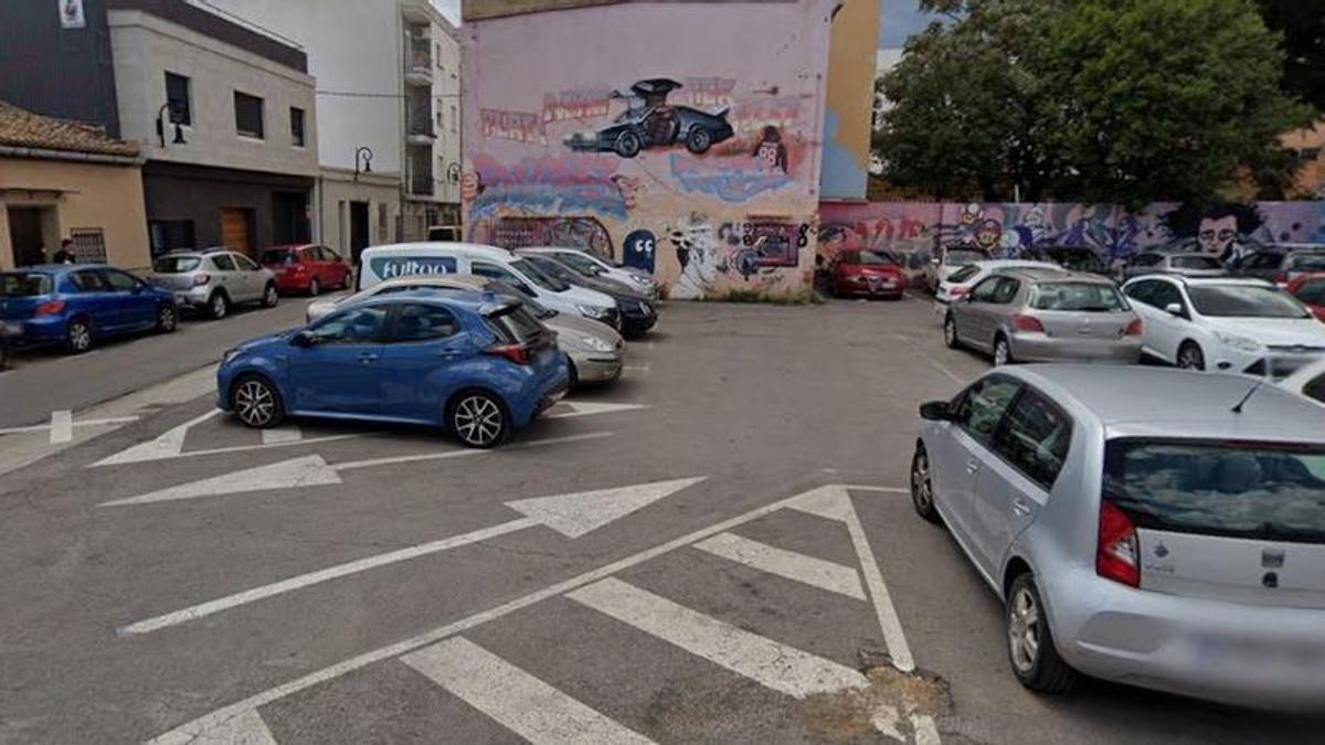 Una zona de aparcamiento.