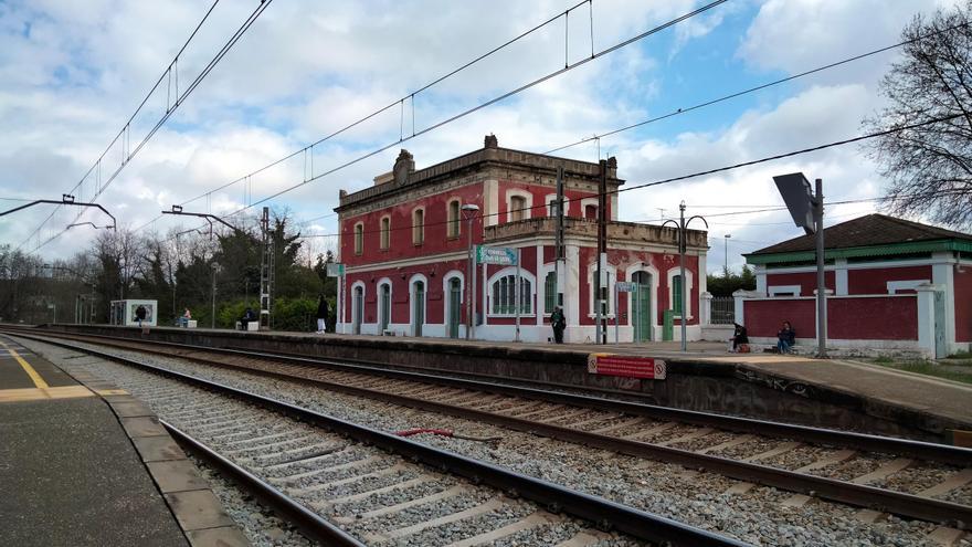 Adif inverteix 8,5 milions per fer obres a les estacions de tren de Fornells i Celrà