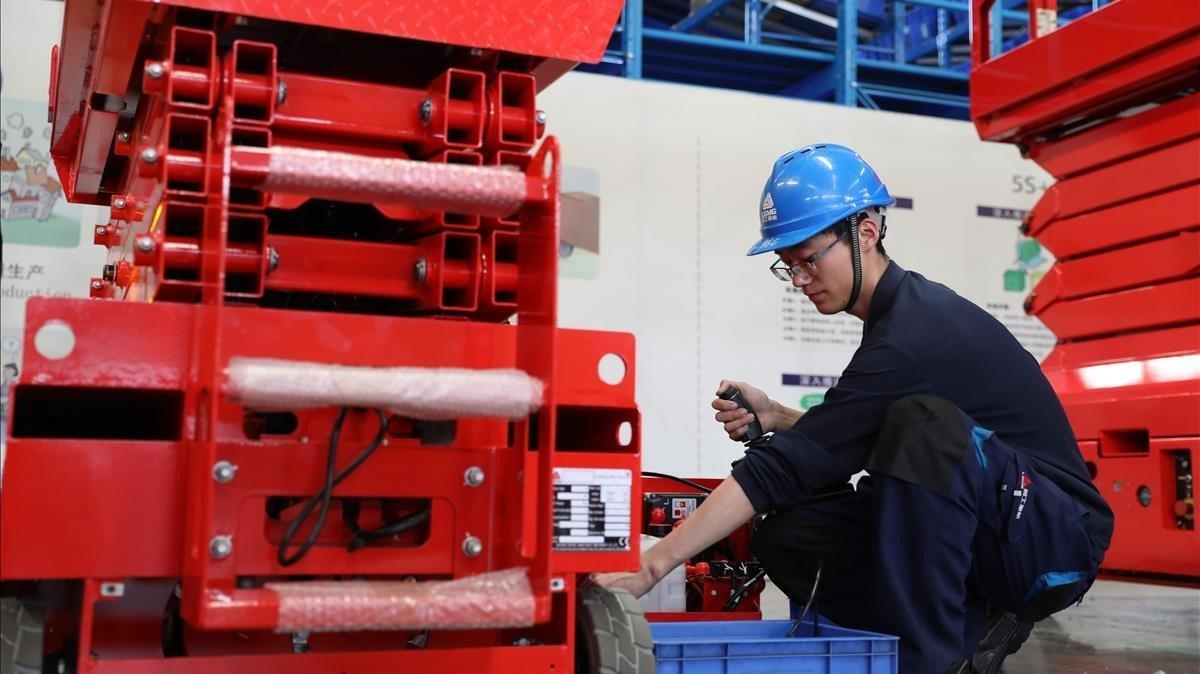 zentauroepp48135174 this photo taken on may 11  2019 shows a worker adjusting a 190513153418