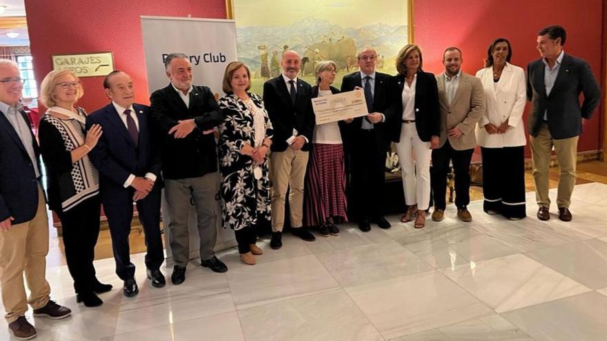 La Asociación contra el cáncer recibe 2.300 euros del Rotary Club