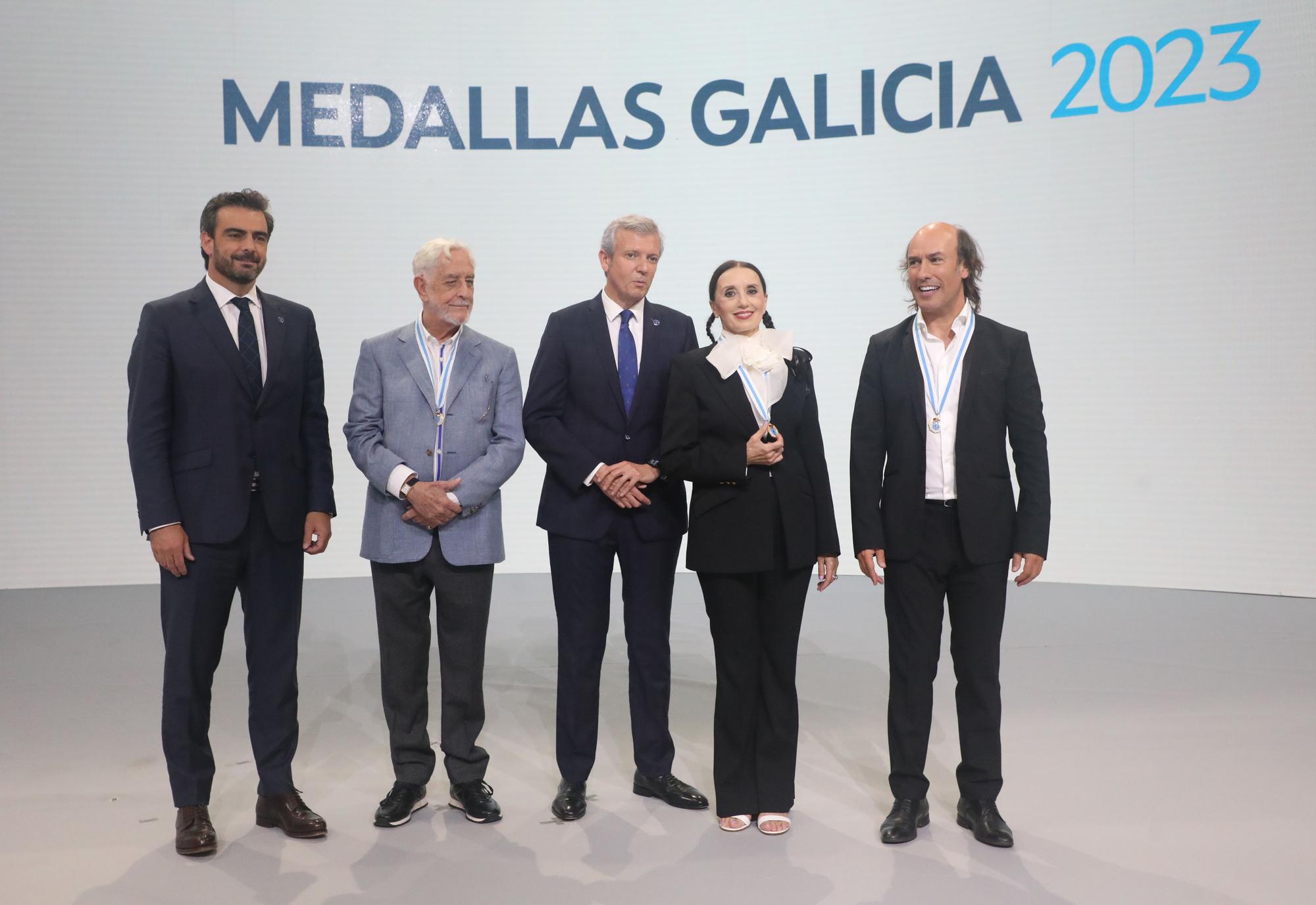 Juan Pardo, Carlos Núñez y Luz Casal recogen emocionados sus Medallas de Ouro de Galicia