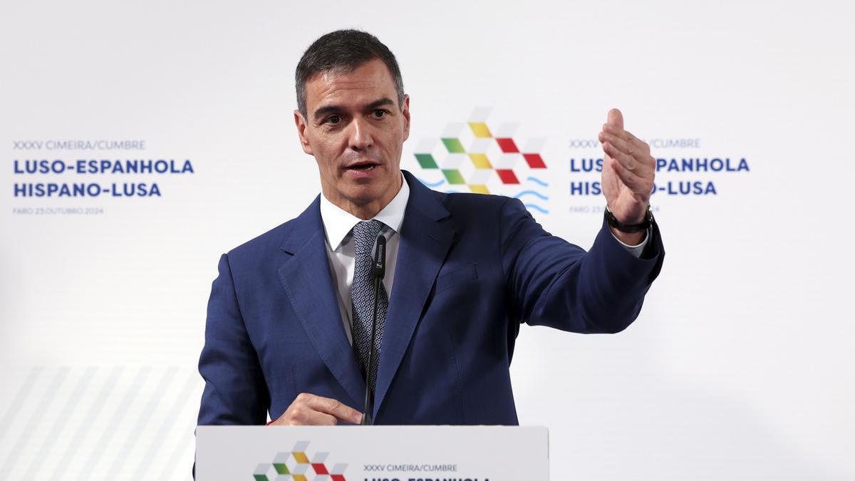 Sánchez 'apoya' a las mujeres que sufren "acoso y abusos"