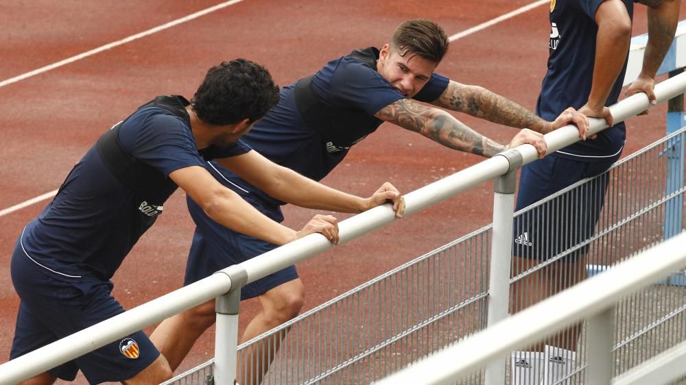 Intenso entrenamiento del Valencia en Évian-les-Bains