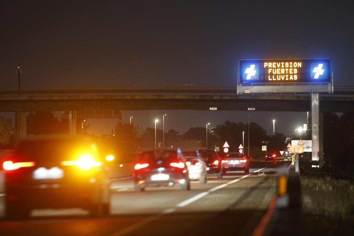 La DGT alerta sobre las fuertes lluvias del domingo.