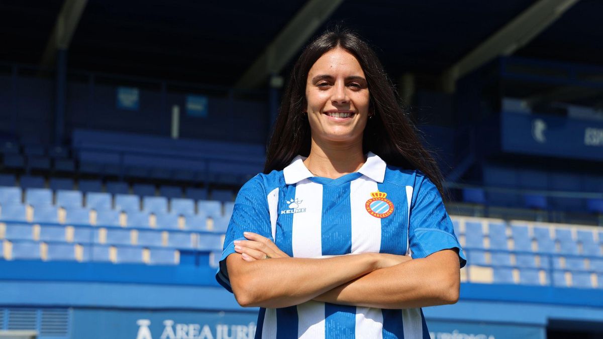 La vilanovina Laura Martínez amb la samarreta del seu nou club