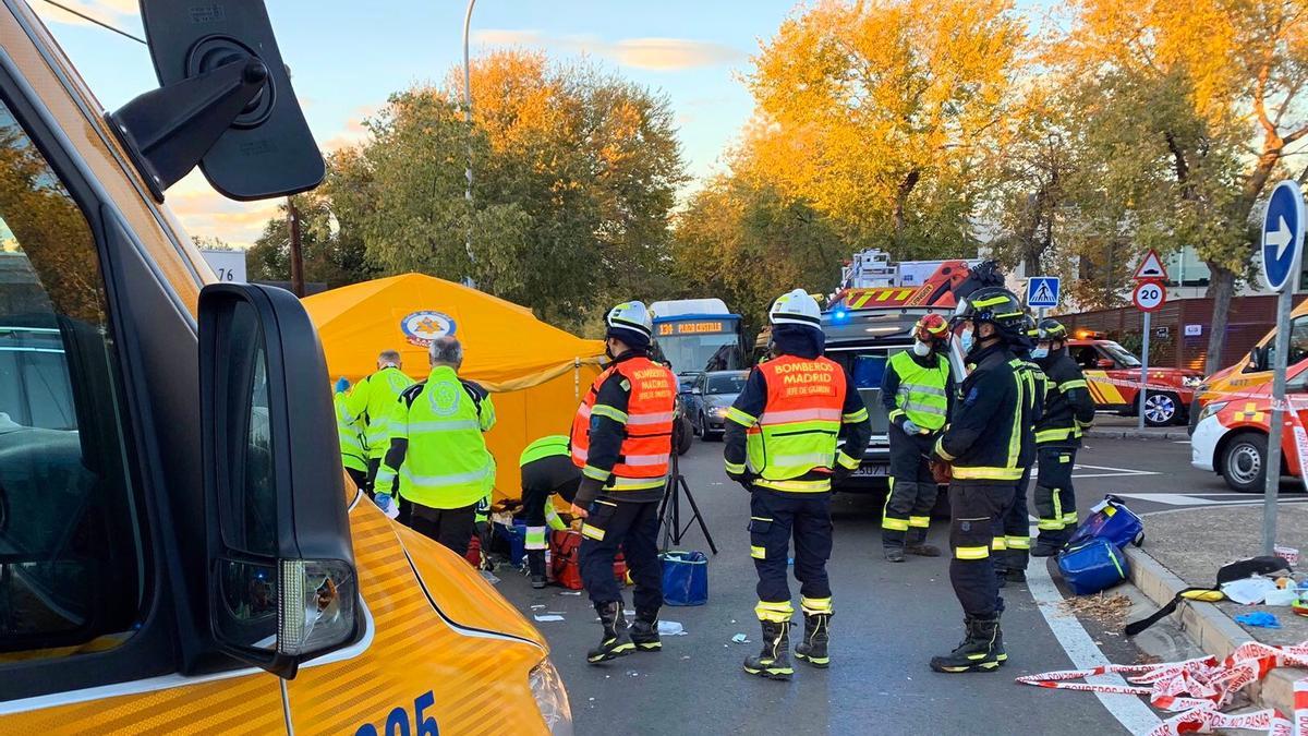 Los servicios de emergencia en el lugar de los hechos.