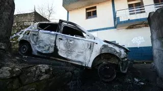 Un hombre que se quemó al arder un coche en Pontevedra dice que lo metieron en el maletero