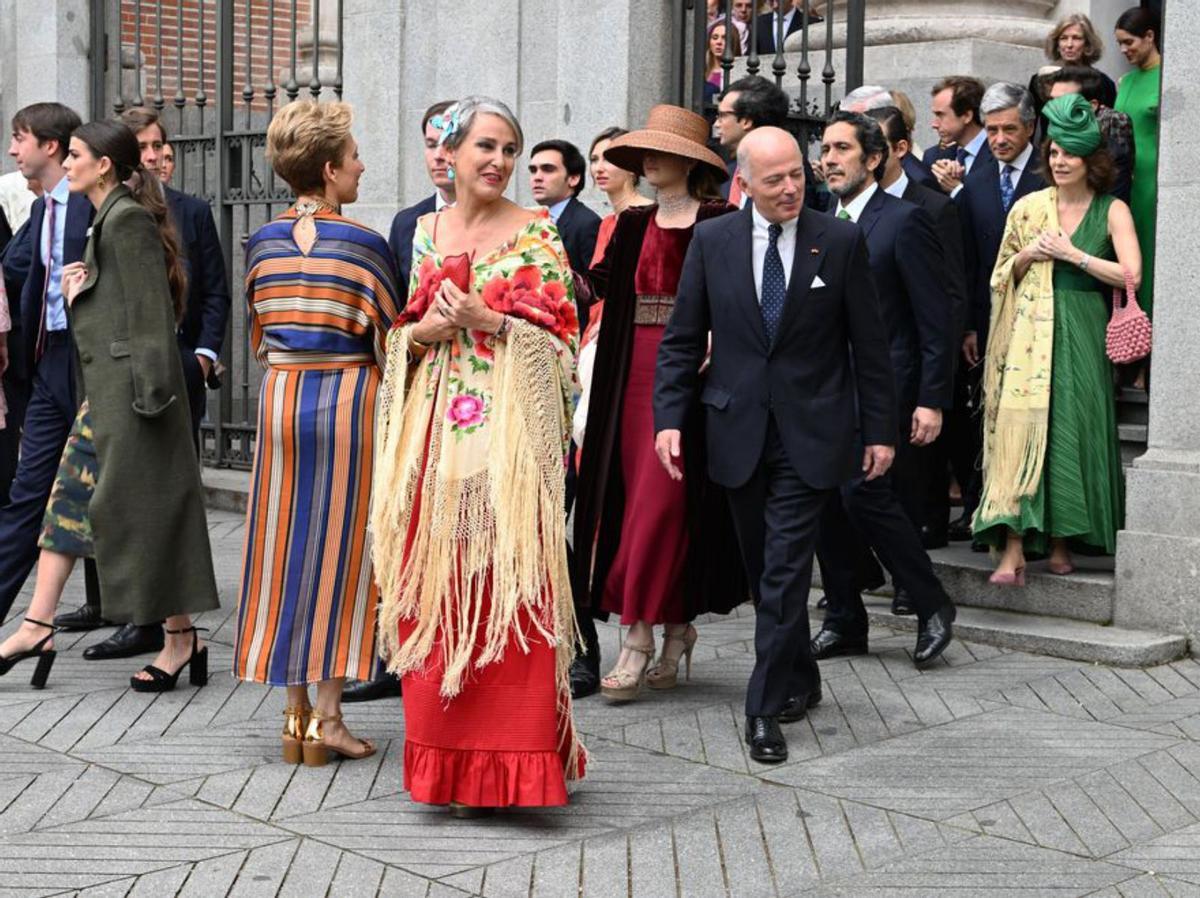 El rey emérito con sus dos hijas y tres de sus nietos.