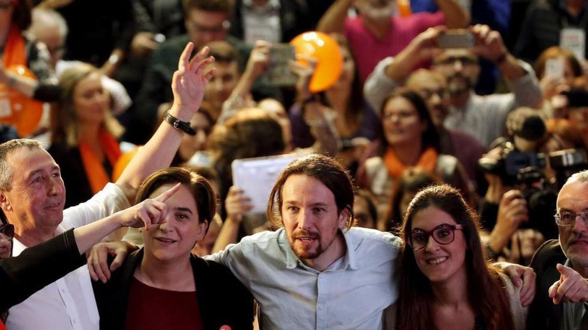 Oltra, Baldoví, Colau, Iglesias, Sorlí y Montiel en el cierre de campaña en València de 2015 en la Fonteta.