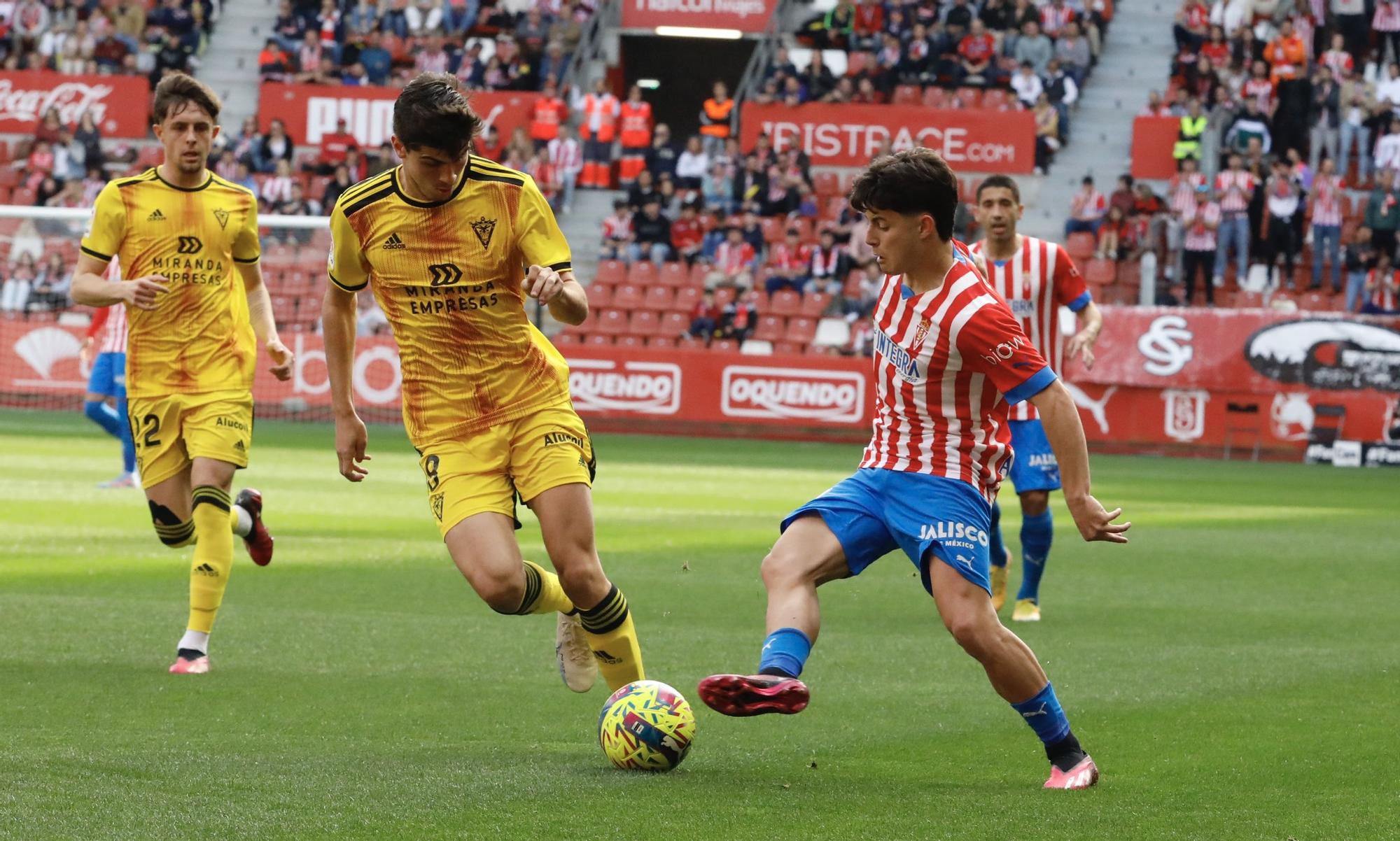 En imágenes: Así fue el partido entre Sporting y Mirandés en El Molinón