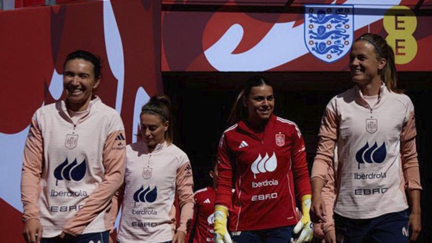 Anglaterra i Espanya es desafien a Wembley mirant al Mundial
