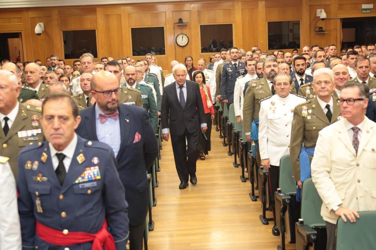 Felipe González davant la cúpula militar: «Una guerra nuclear no es pot guanyar»