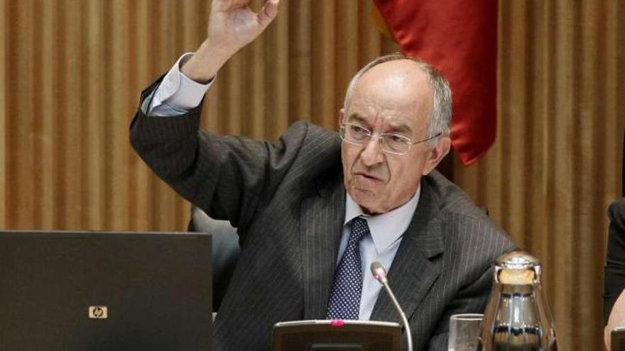 El exgobernador Fernández Ordóñez, en su comparecencia en el Congreso hace un año. / paco campos