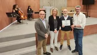 Milio Ureta recibe en Mieres el premio "Teodoro Cuesta" de poesía