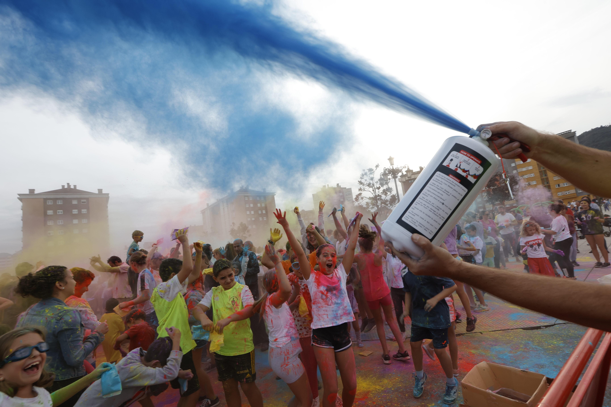 EN IMÁGENES: Así fue la "Holi party" de San Mateo en La Corredoria