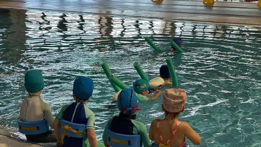 Las clases de natación para bebés de 6 a 12 meses amplían horarios en Murcia