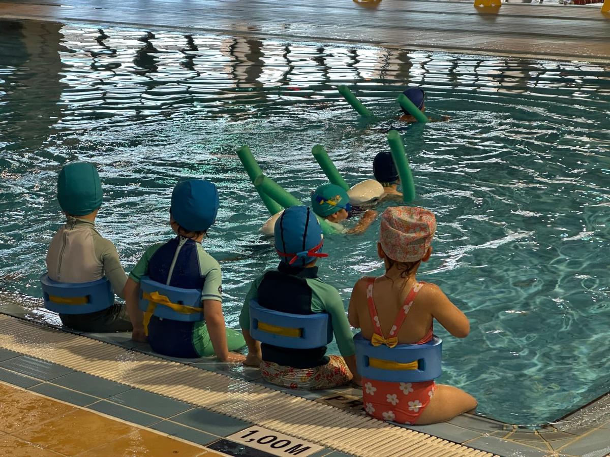 Una de las clases de natación celebradas en Murcia.