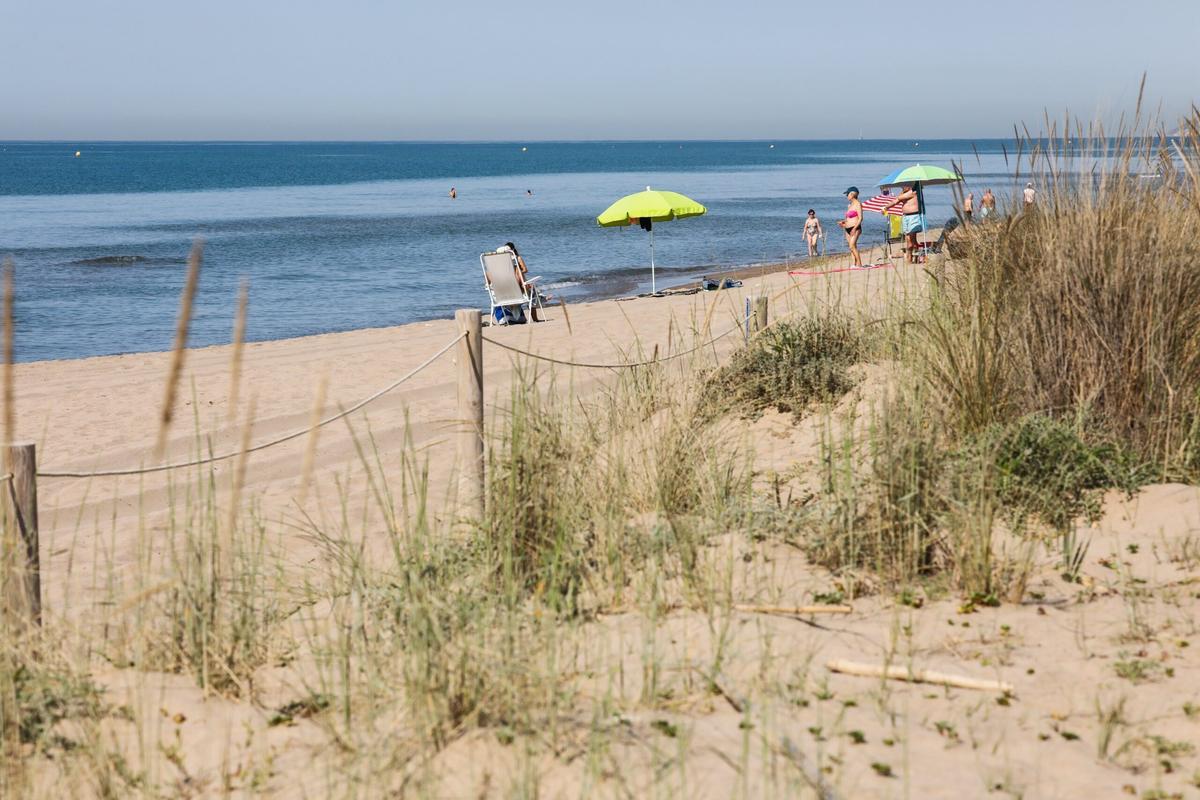 Dos banyistes moren ofegats a la platja de Gavà