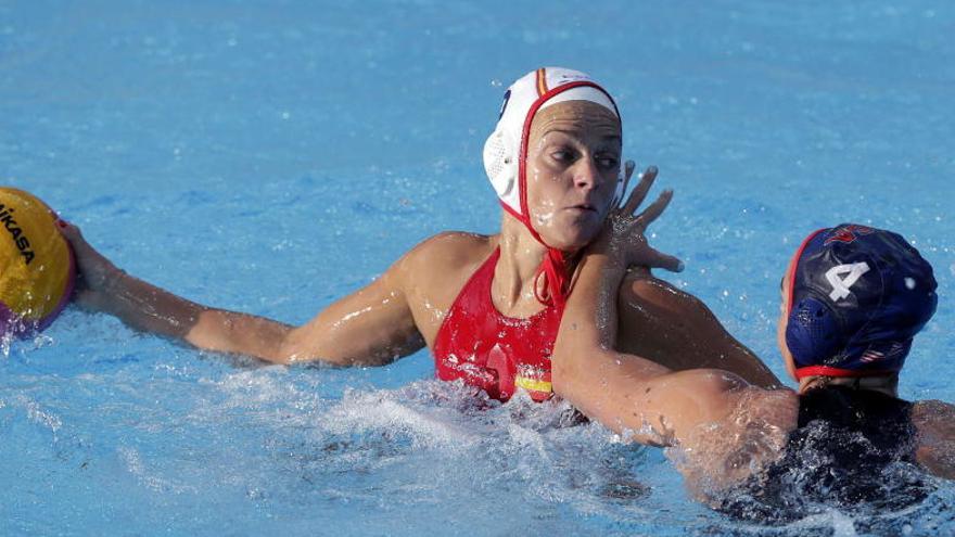 Pareja en un partido con la selección de Waterpolo.