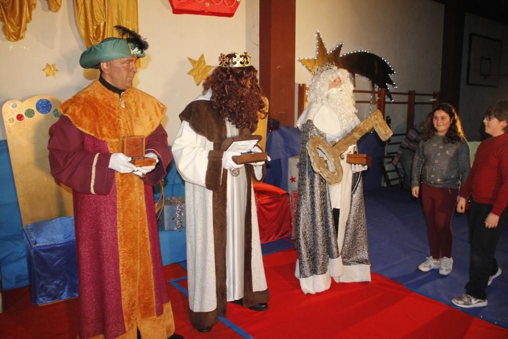 Los Reyes Magos ya aparecen por Domaio