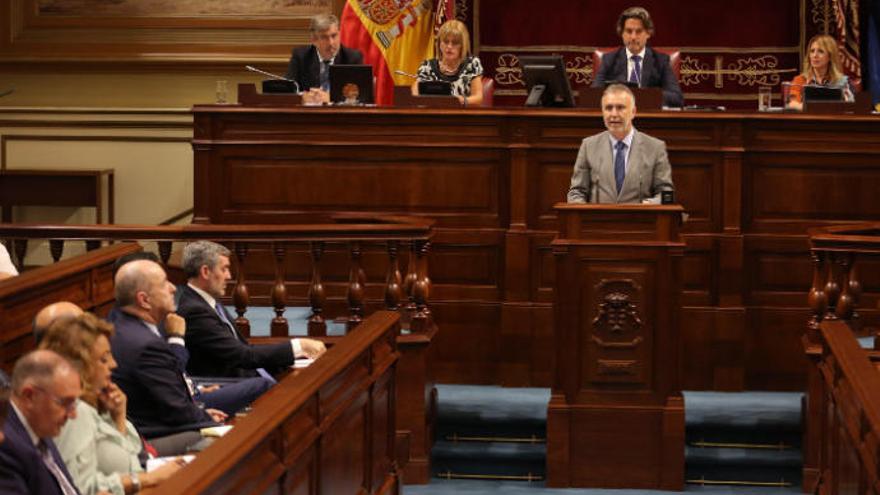 El candidato a la Presidencia del Gobierno de Canarias, el socialista Ángel Víctor Torres, durante su intervención enl el pleno de investidura de la décima legislatura.