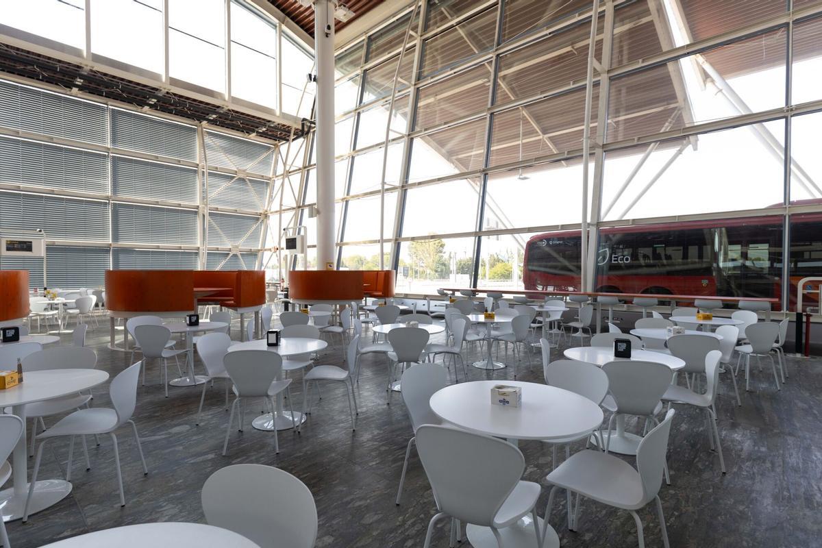Así cambia el Aeropuerto de Zaragoza: más líneas de seguridad, una nueva cafetería y mejoras en el control de pasaportes