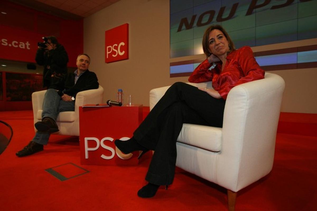 Carme Chacón y Pere Navarro, en la sede del PSC.
