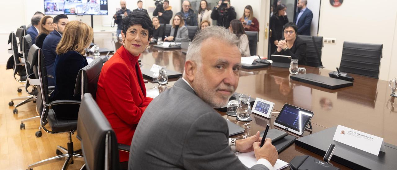 El ministro Ángel Víctor Torres y la ministra Elma Saiz al inicio del sectorial de Migración