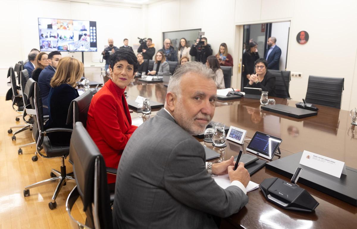 El ministro Ángel Víctor Torres y la ministra Elma Saiz al inicio del sectorial de Migración