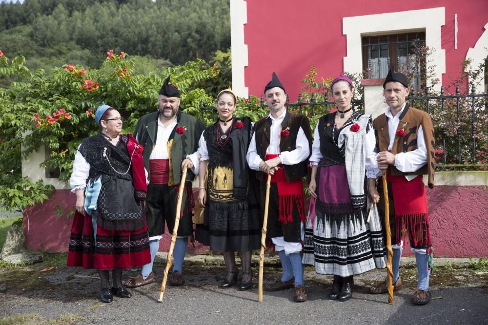 Ceremonia de vestir el traje de llanisca