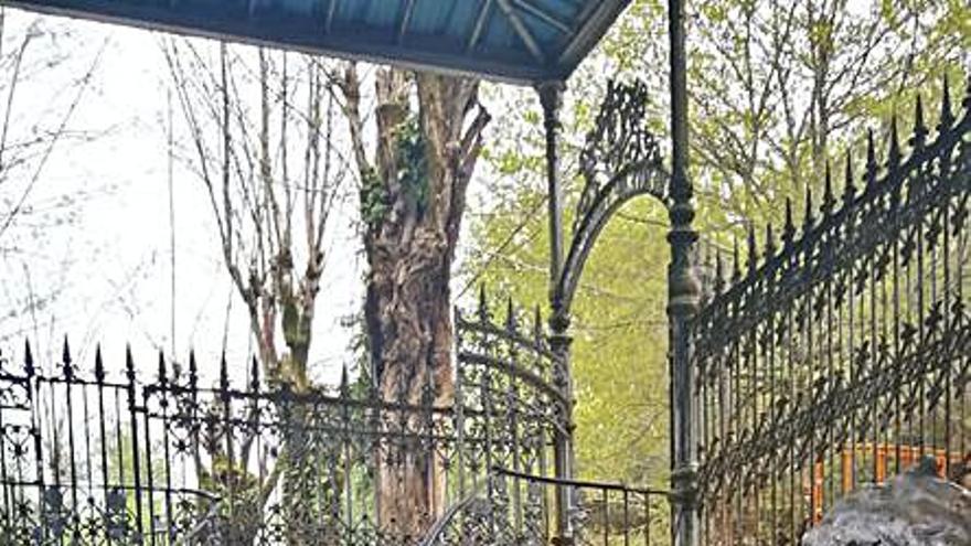 Vecinos de Mondariz Balneario critican que no se limpiase la fuente de Troncoso