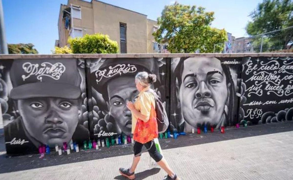 Un mural recorda els dos morts al riu Segre