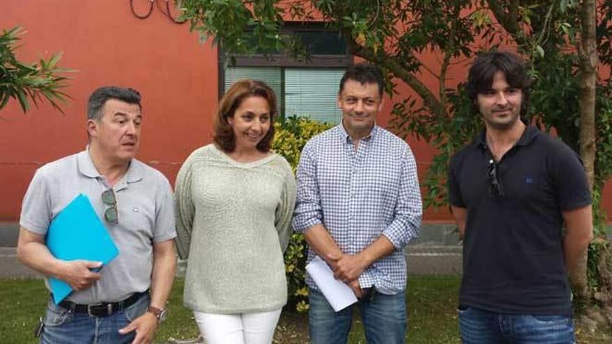 Por la izquierda, Juan Carlos Armas, Marián García, Javier Ardines y Enrique Riestra, ayer, tras la reunión.