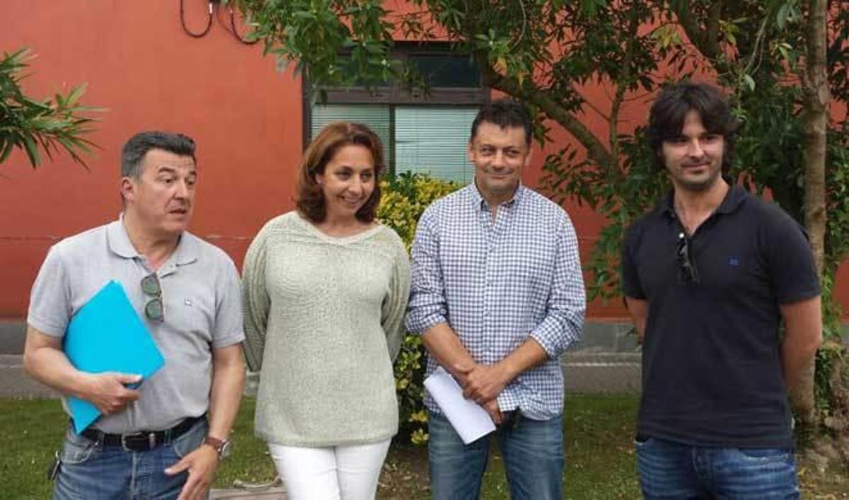 Por la izquierda, Juan Carlos Armas, Marián García, Javier Ardines y Enrique Riestra, ayer, tras la reunión.