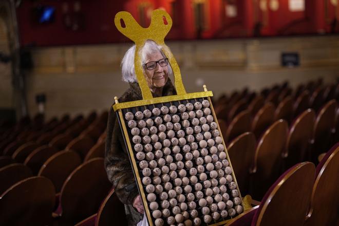 A spectator waits for the start of the annual Christmas lottery draw, known as El Gordo, or The Fat One, at Madrids Teatro Real, Spain, on Sunday, Dec. 22, 2024. (AP Photo/Bernat Armangue)