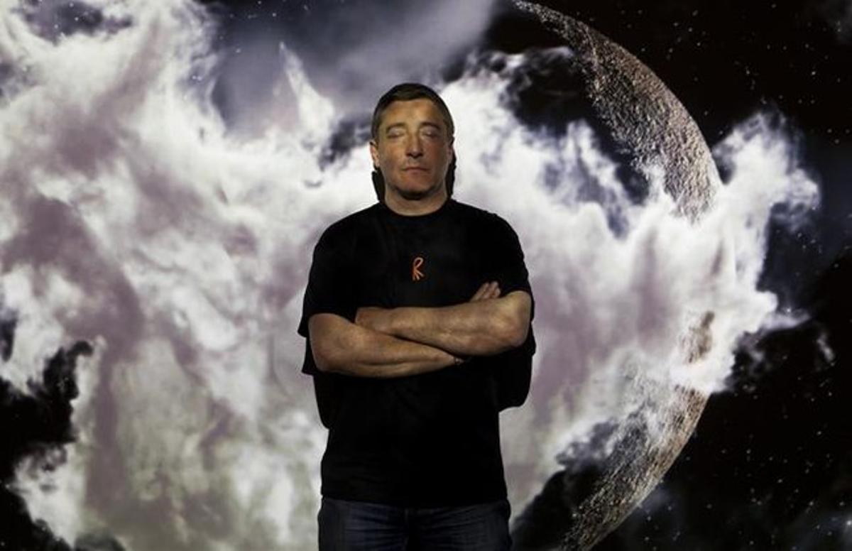 Joan Roca, con una recreación de la Luna, en 'El Sommi'