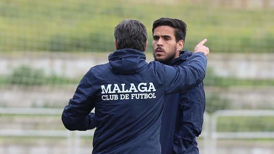 Recio y Míchel, charla de capitán a entrenador, en el entrenamiento del martes.