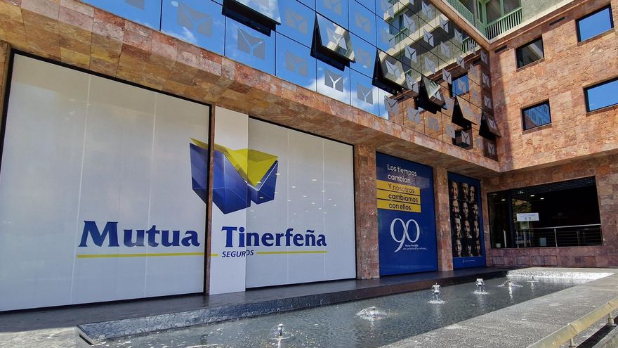Mutua Tinerfeña activates its Psychological Assistance service for those affected by the fire in Tenerife.