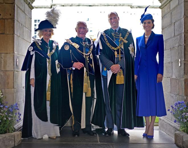 Los reyes y los príncipes de Gales en la coronación de Carlos III en Escocia