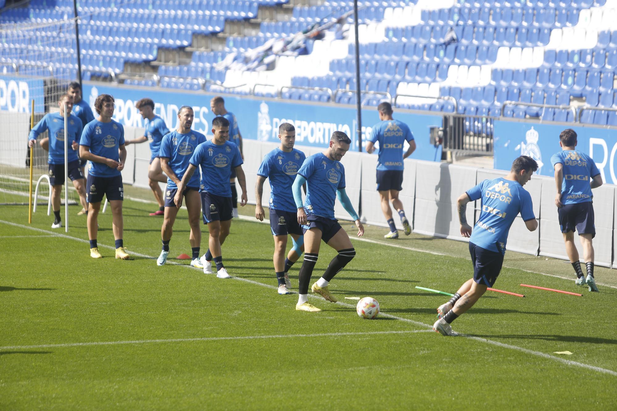 El Dépor entrena en Riazor para recibir al Alcorcón en pleno luto por la muerte de Arsenio Iglesias