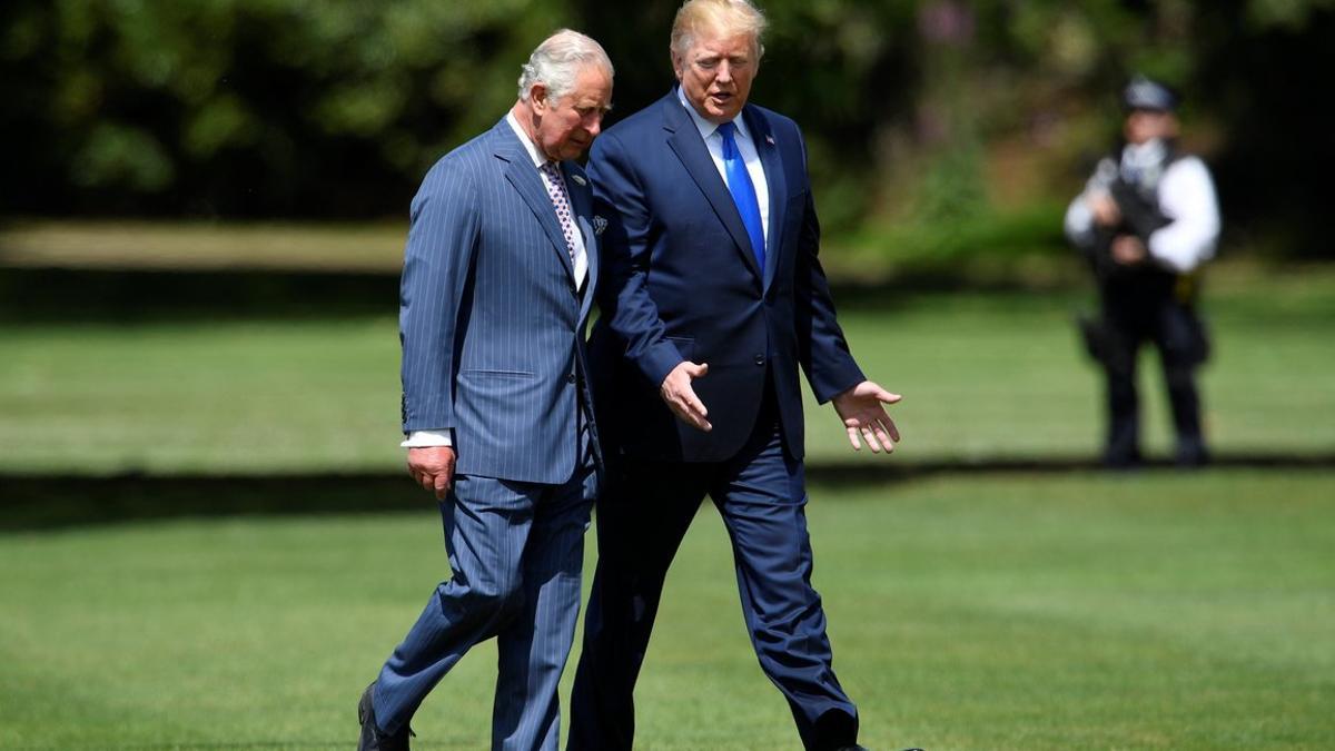 Donald Trump y el príncipe Carlos, en el palacio de Buckingham, durante la visita de Estado del presidente de EEUU.