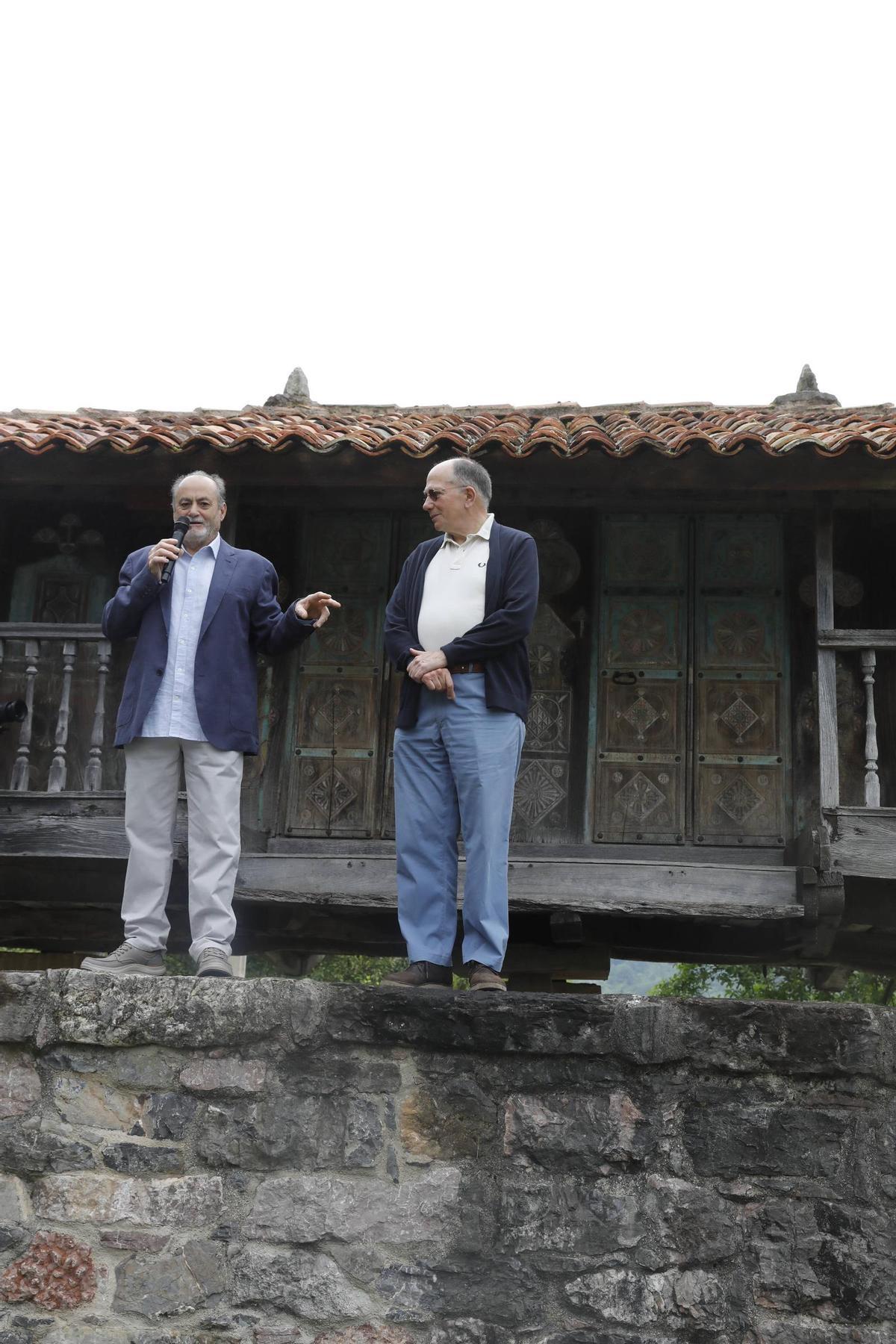 La comitiva portuguesa de "Terras sem sombra", "fascinada" con los hórreos de Ribera de Arriba, en imágenes