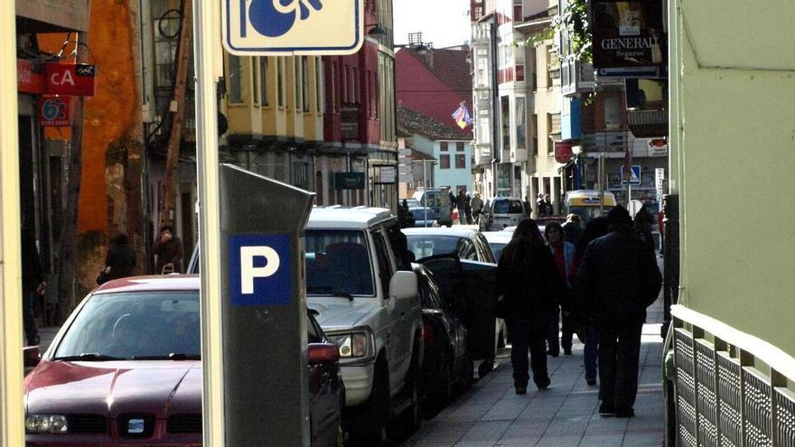 El Ayuntamiento de Tineo suprimirá el pago de la zona azul por las tardes