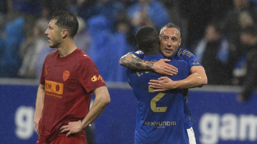 El Oviedo vuelve a ganar al Valencia y se aferra a sus opciones de salvación