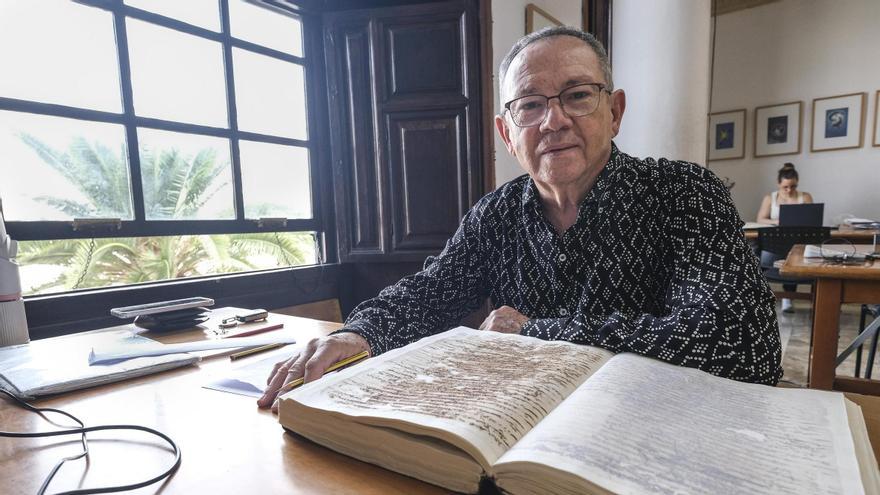 Juan Francisco Santana Domínguez en el Archivo Histórico Provincial de Las Palmas.