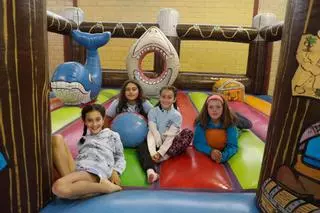 El alumnado del colegio de Cancienes disfruta de su fiesta de fin de curso