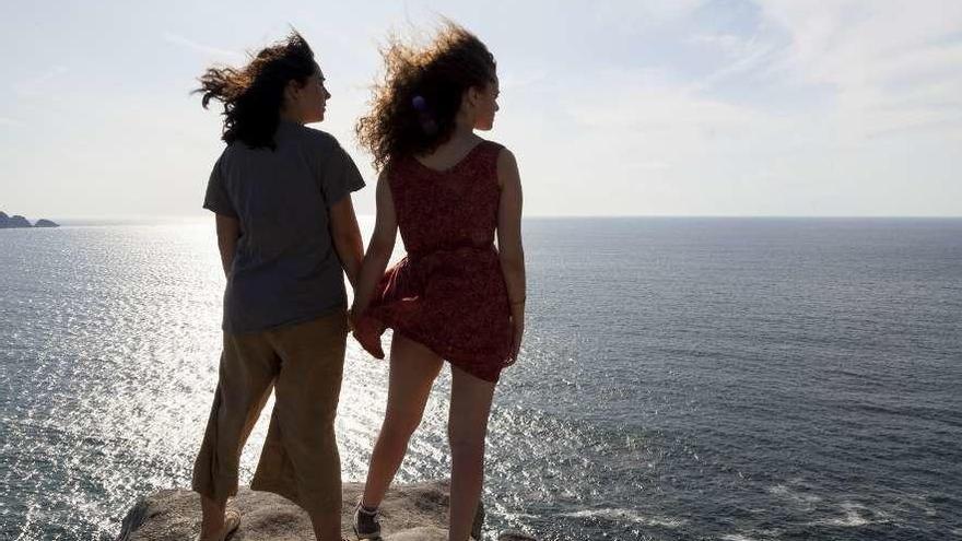 Las actrices Grial Montes y Laura Míguez, durante el rodaje de &quot;María Solinha&quot; en Donón. // FdV