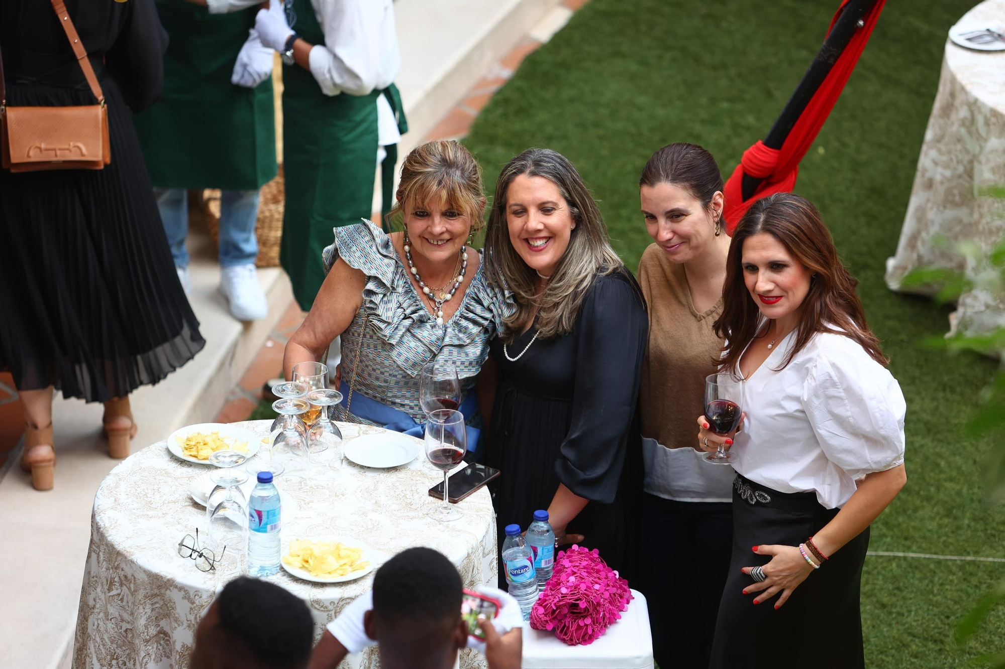 La cena benéfica 'Las mil y una historias' reúne a más de cien personas