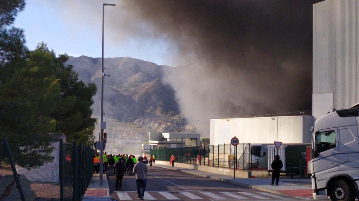 Incendio en una turronera de Xixona